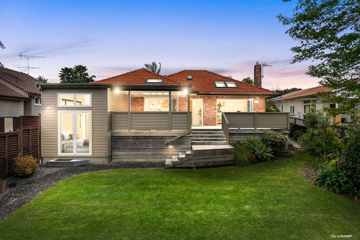 17 Robley Crescent, Glendowie, Auckland - Carousel 1