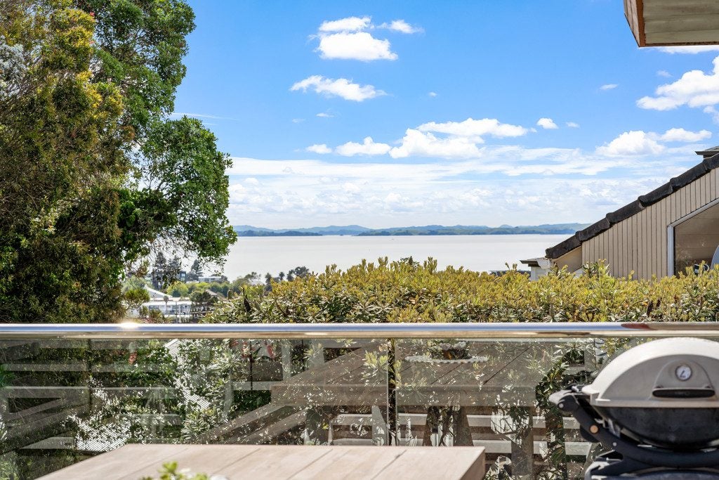 65 Sartors Avenue, Browns Bay, Auckland - Carousel 2