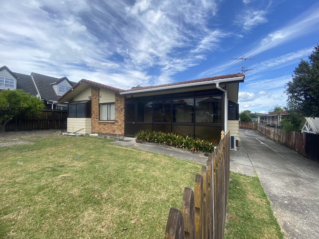 227 Edmonton Road, Te Atatu South, Auckland - Carousel 1