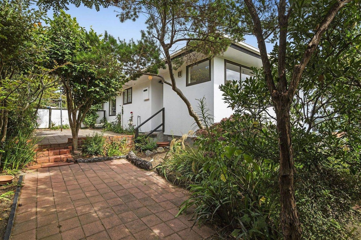 4 KINLOCH PL, PAPAKOWHAI, PORIRUA - Carousel 2
