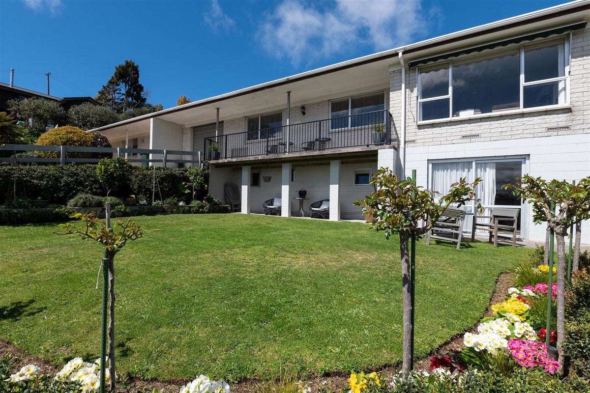3A Leo Place, Kawaha Point, Rotorua - Carousel 1