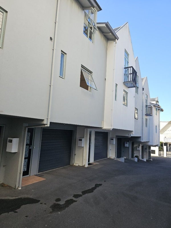 6/28 Majoribanks Street, Mount Victoria, Wellington - Carousel 17