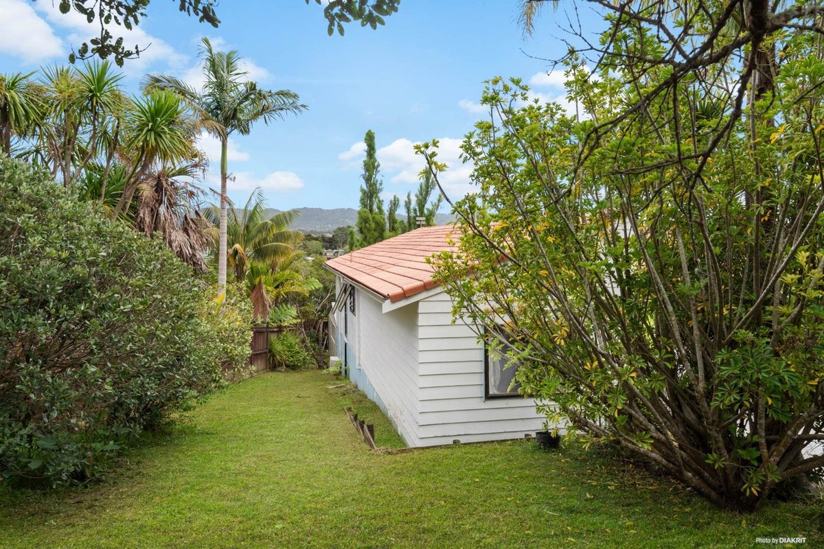 14 Adam Sunde Place, Glen Eden, Auckland - Carousel 2
