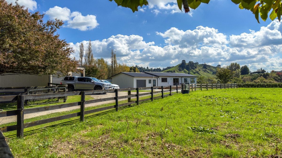 37 State Highway 27, Tirau - Carousel 2