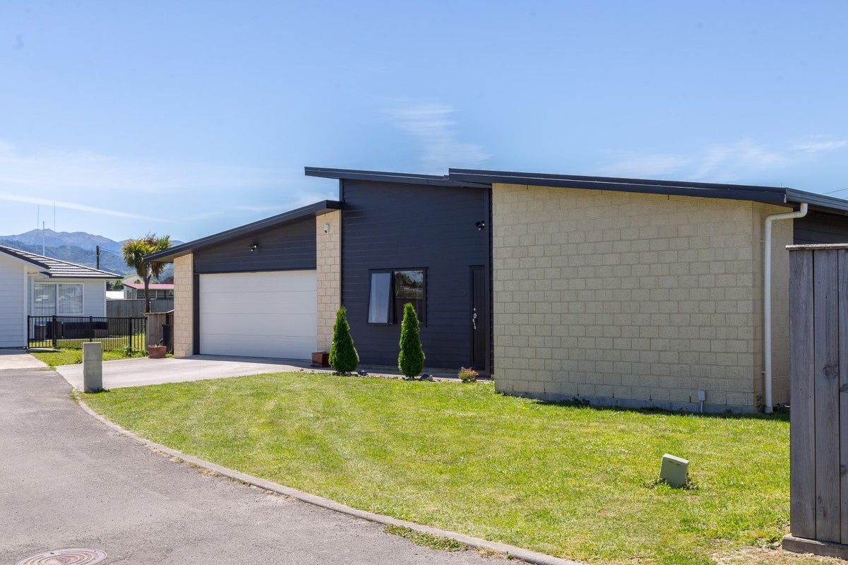 4 Devon Lane, Carterton - Carousel 2