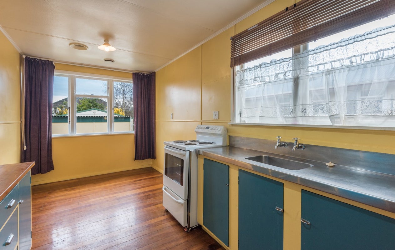290 The Ridgeway, Stoke, Nelson - Carousel 2