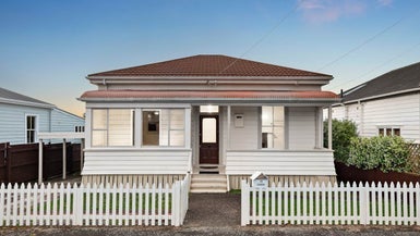 18 Abbotsford Terrace, Devonport, Auckland - Carousel 1