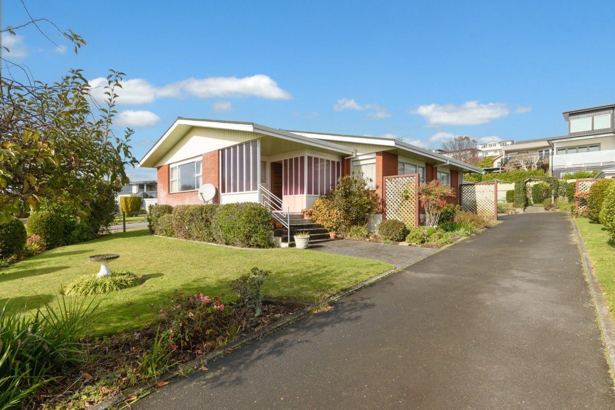 4 Carol Place, Otumoetai, Tauranga - Carousel 1