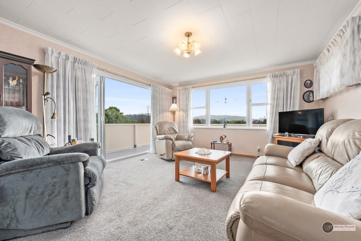 37 Dalton Grove, Stokes Valley, Lower Hutt - Carousel 1