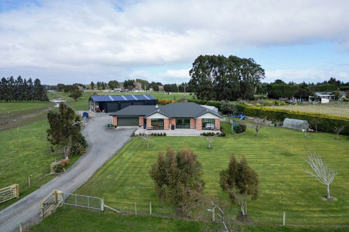 49 Langshaw Road, Mill Road - Carousel 1