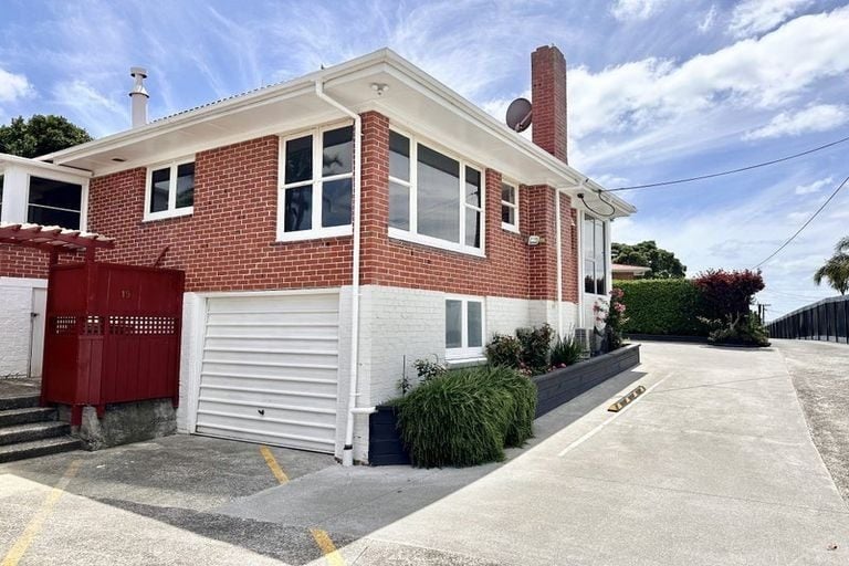 1/19 FAIRLEA Road, Te Atatu South, Auckland - Carousel 1