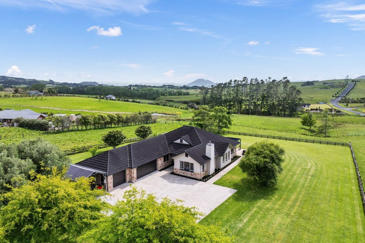 821 Three Mile Bush Road, Kamo - Carousel 1