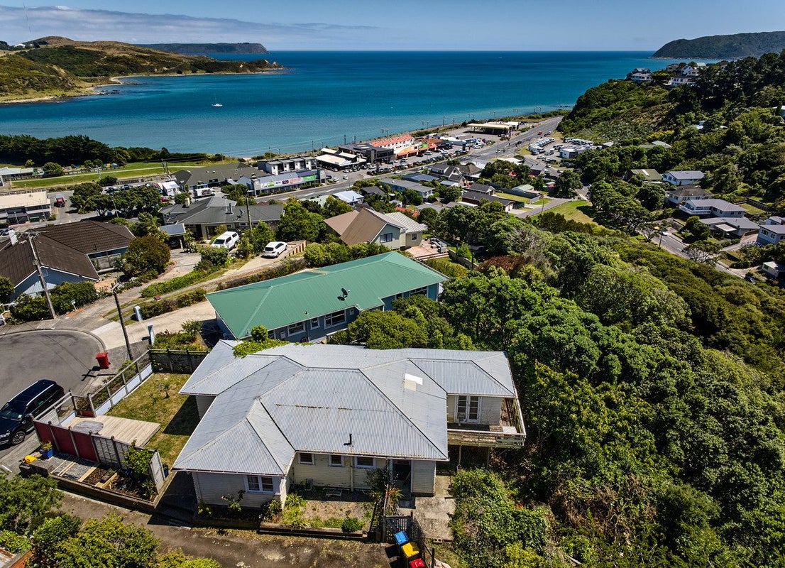 16 Walker Avenue, Paremata, Porirua - Carousel 1