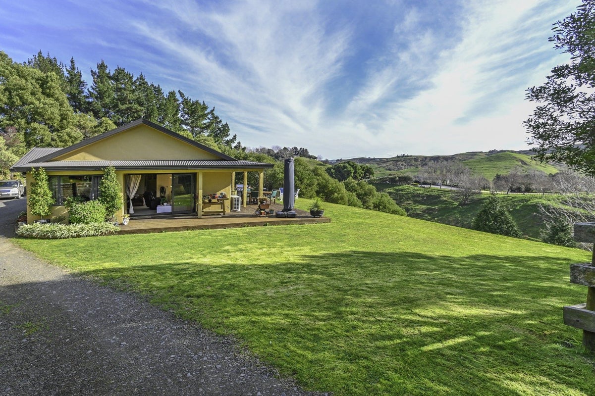 121 Ballantyne Road, Poraiti, Napier - Carousel 1