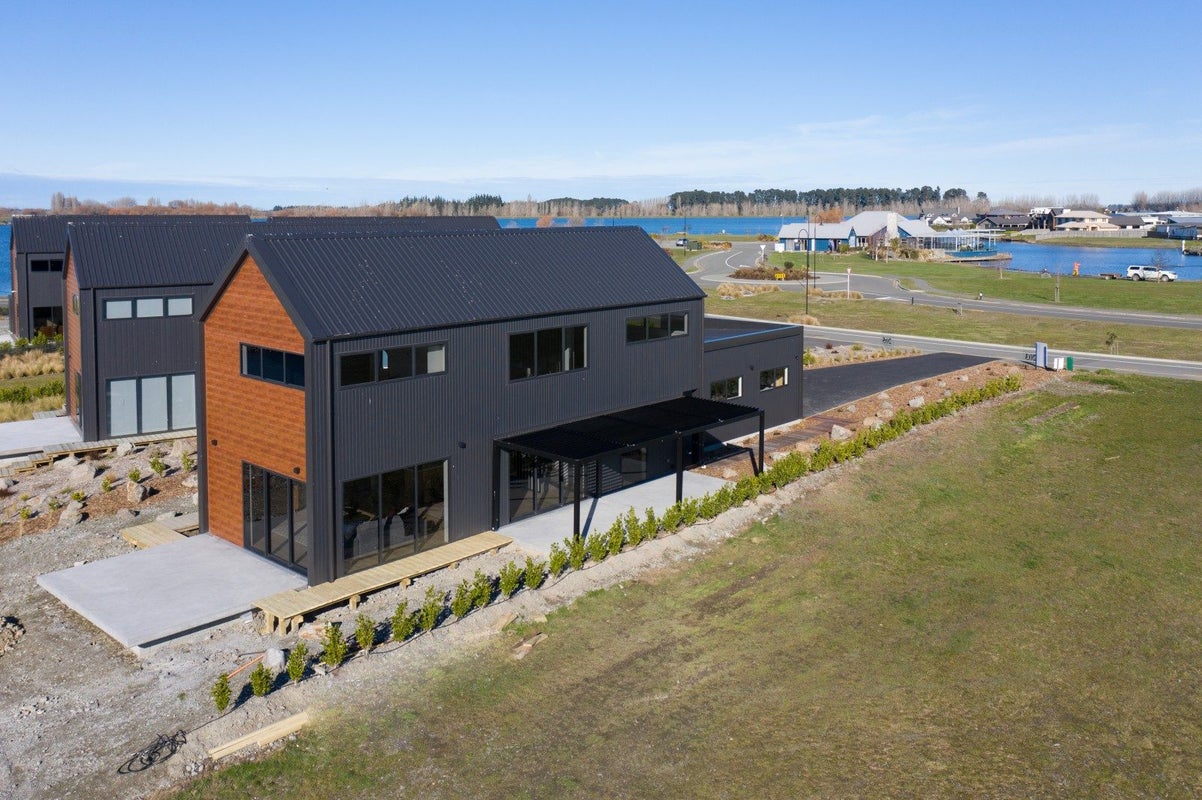 203 Lake Hood Drive, Huntingdon, Ashburton - Carousel 1