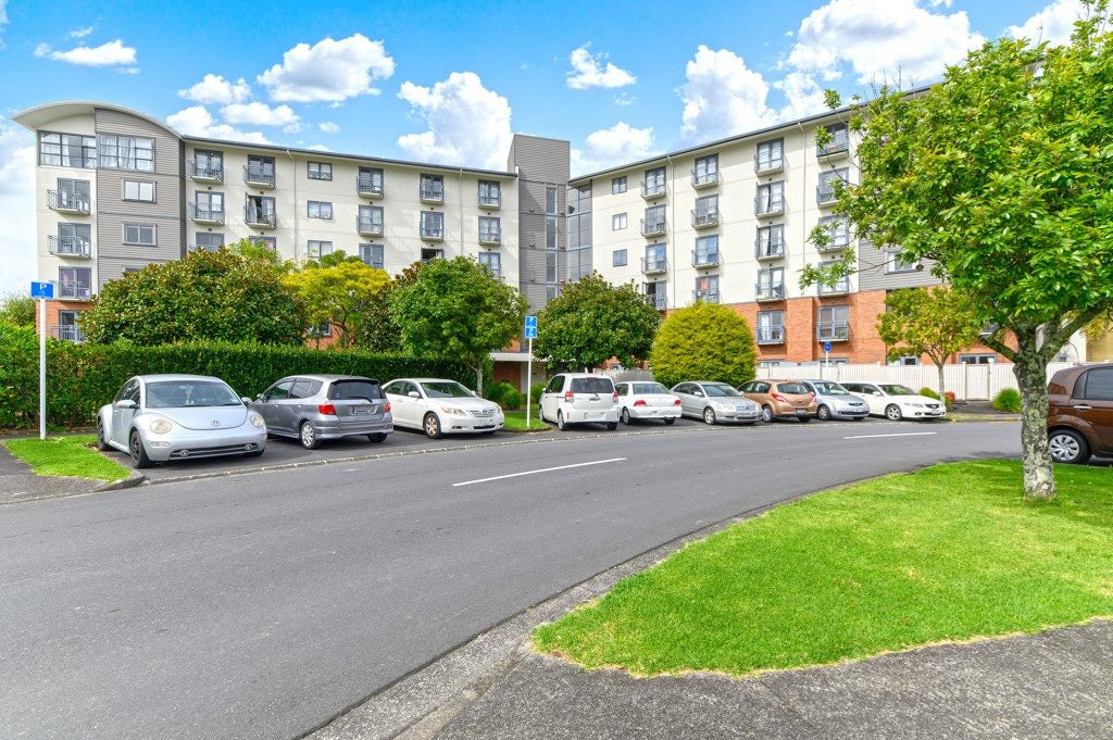 3I/10 Crown Lynn Place, New Lynn, Auckland - Carousel 18