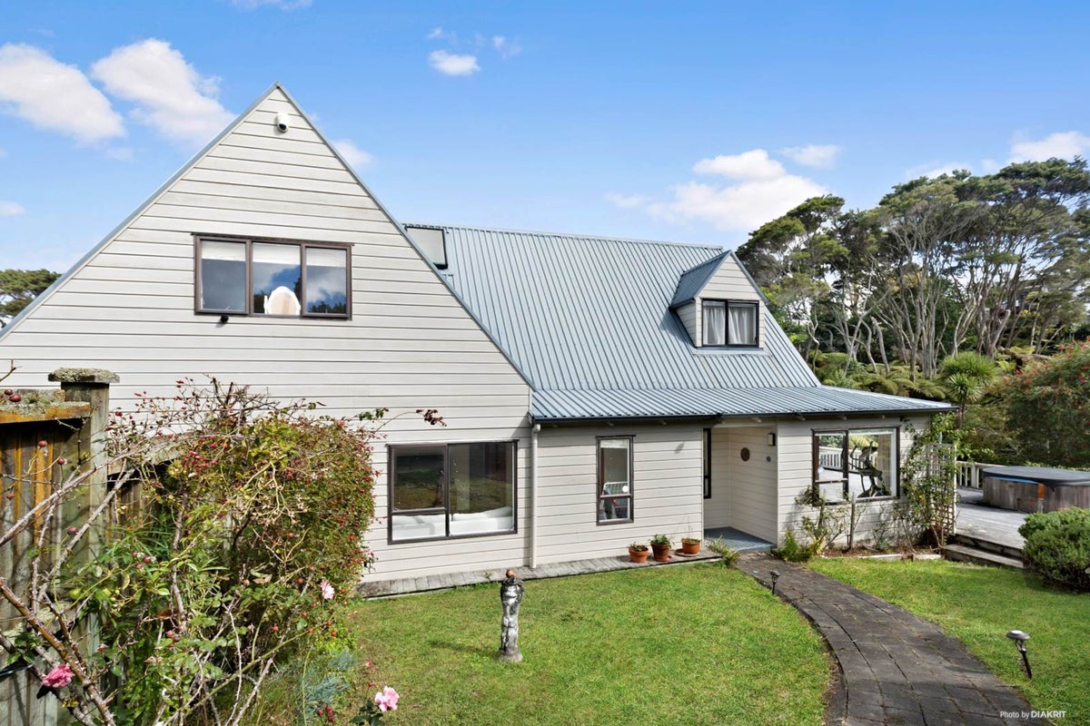 53 CHIVALRY RD, Glenfield, Auckland  - Carousel 1