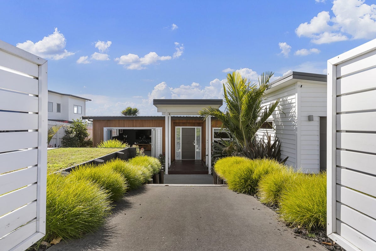 79 Liberty Crescent, Beachlands, Auckland - Carousel 1