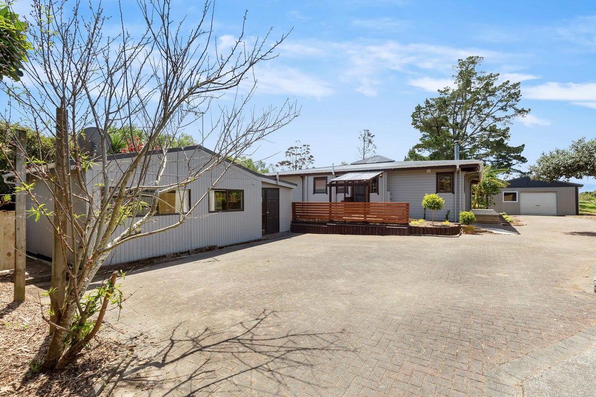159 Carnoustie Drive, Wattle Downs, Auckland - Carousel 2