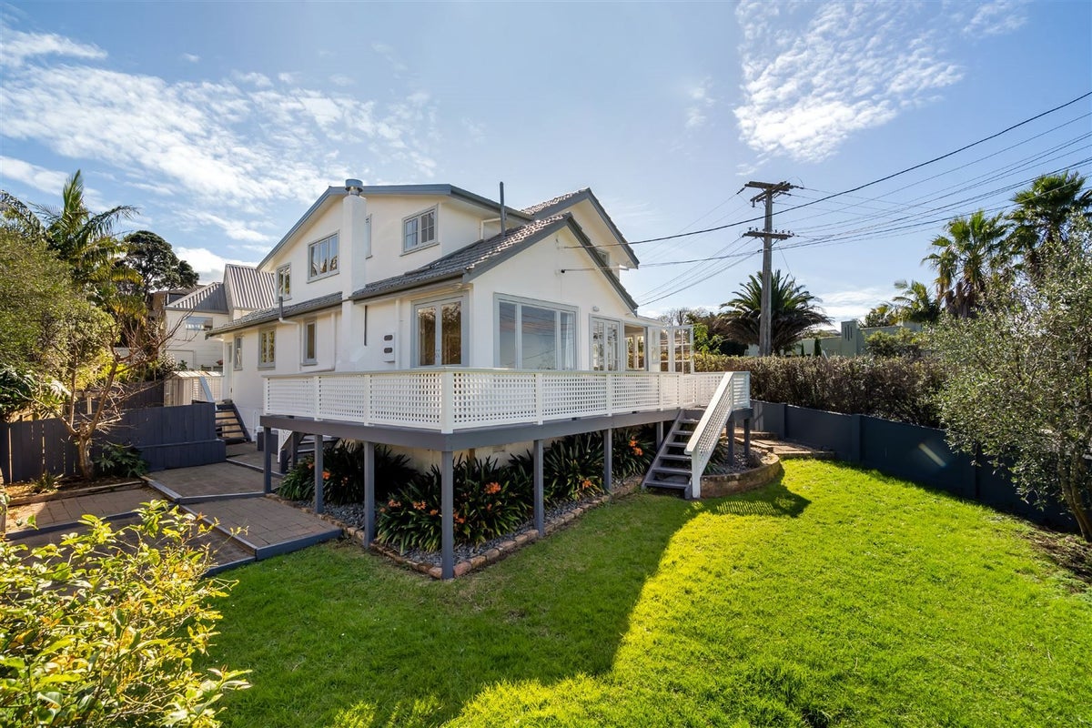 1/42 Hebron Road, Waiake, Auckland - Carousel 2