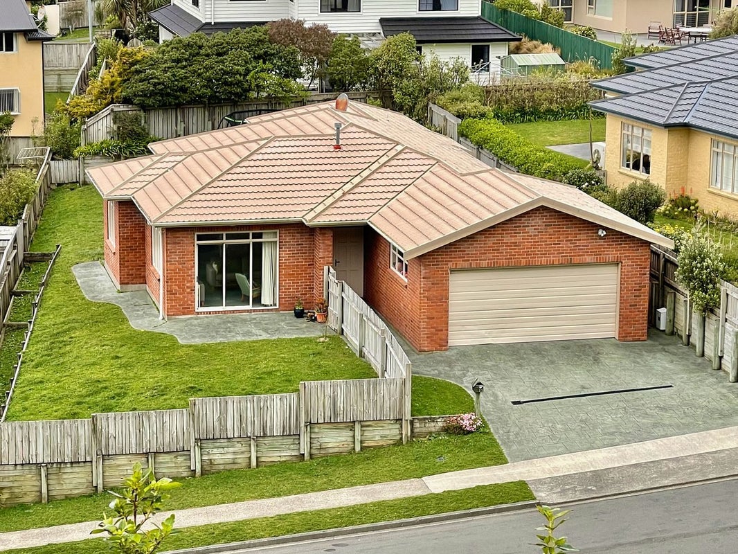 35 Erlestoke Crescent, Churton Park, Wellington - Carousel 1
