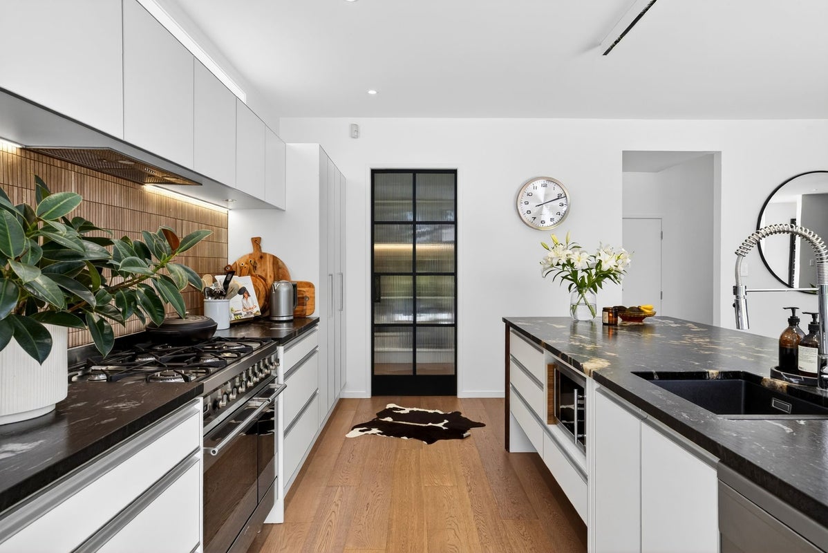 25 Spencer Terrace, Hauraki, Auckland - Carousel 50