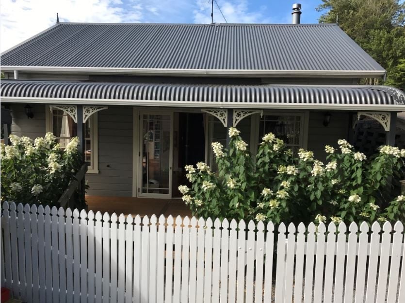 294A Main Road, Tawa, Wellington - Carousel 1