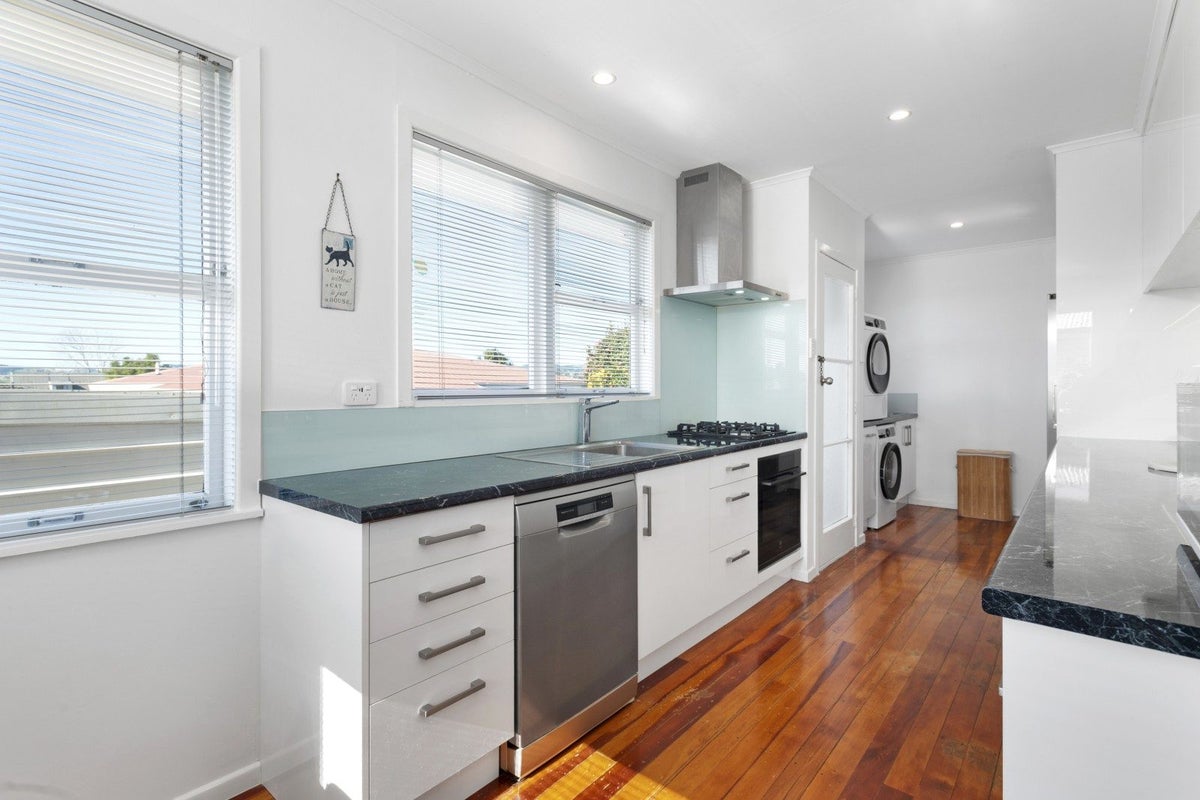 8 Simmonds Grove, Greerton, Tauranga - Carousel 1