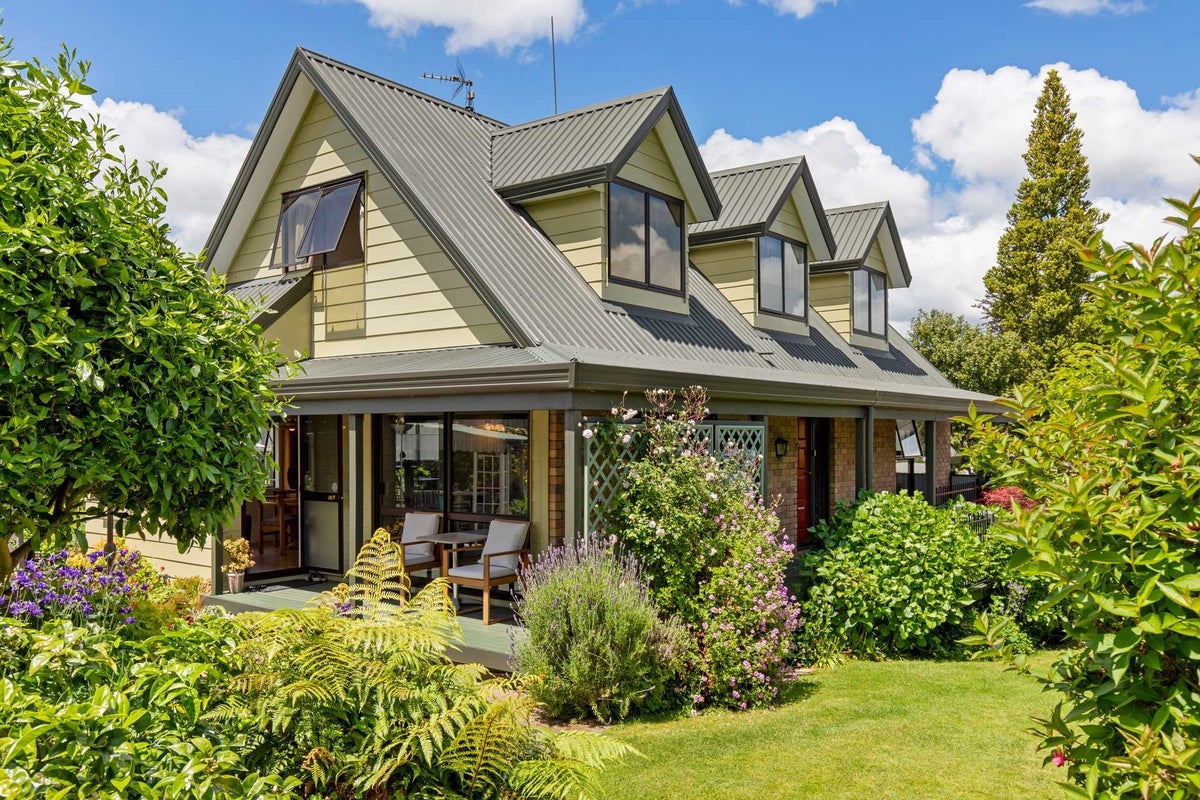 83 Glen Lynne Avenue, Queenwood, Hamilton - Carousel 1