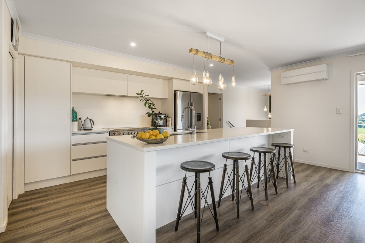 420/0 Sea View Road, Onetangi, waiheke island - Carousel 2