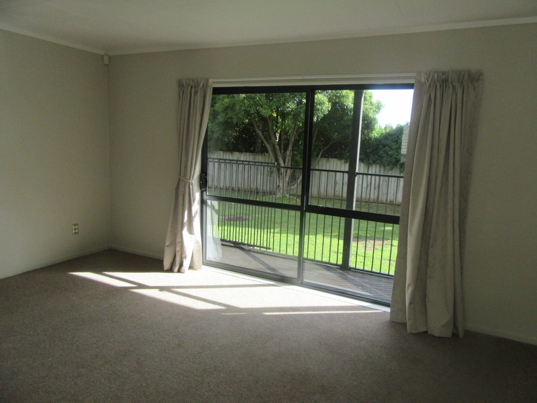 31 Delaware Grove, Totara Park, Upper Hutt - Carousel 2
