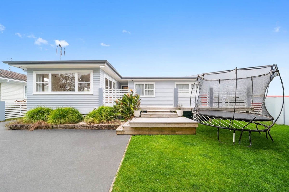 21 Sylvia Road, Hillcrest, Auckland - Carousel 2
