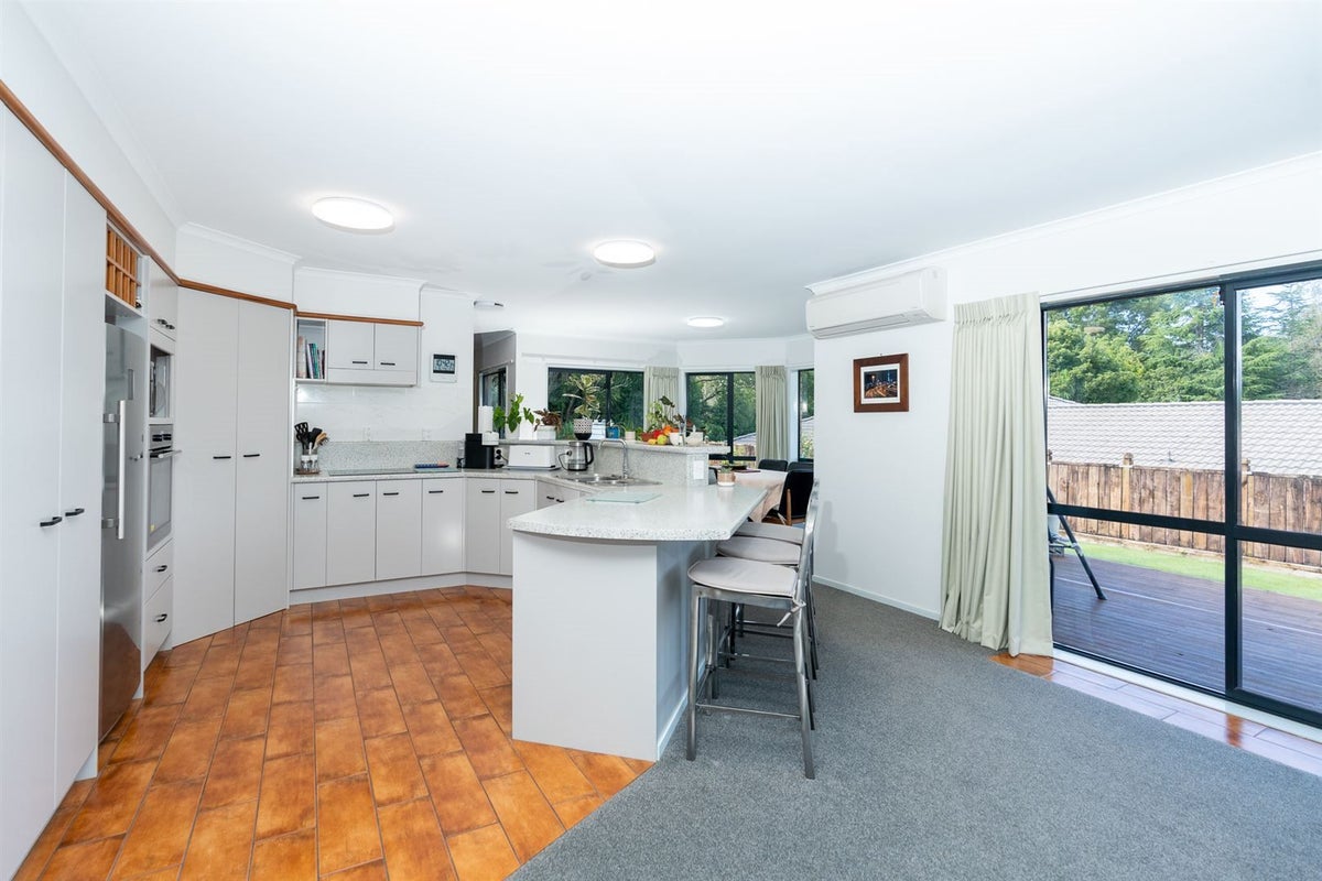 103 Dixon Road, Glenview, Hamilton - Carousel 2