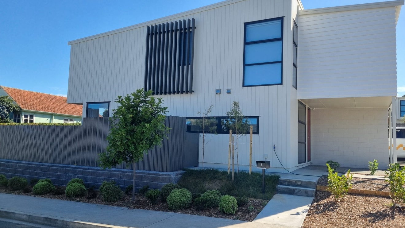 8 Dunkirk Terrace, Mount Albert, Auckland - Carousel 1