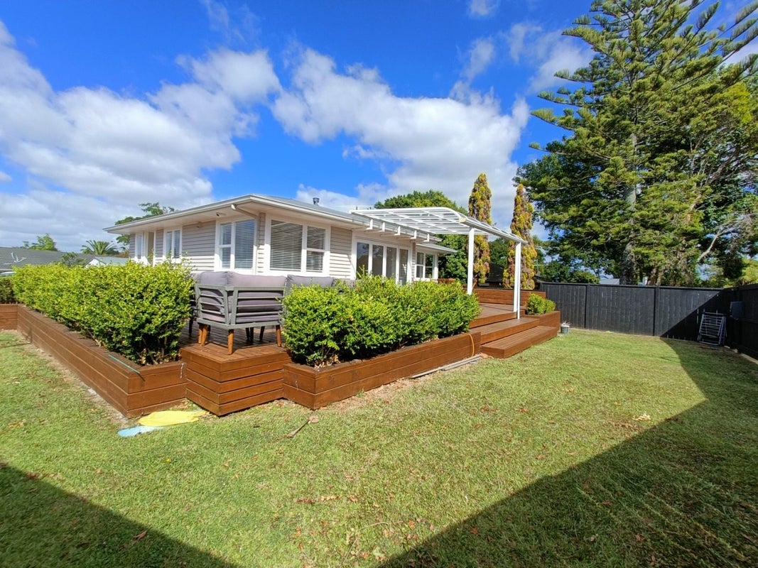 2 Cindy Place, Pakuranga, Auckland - Carousel 1