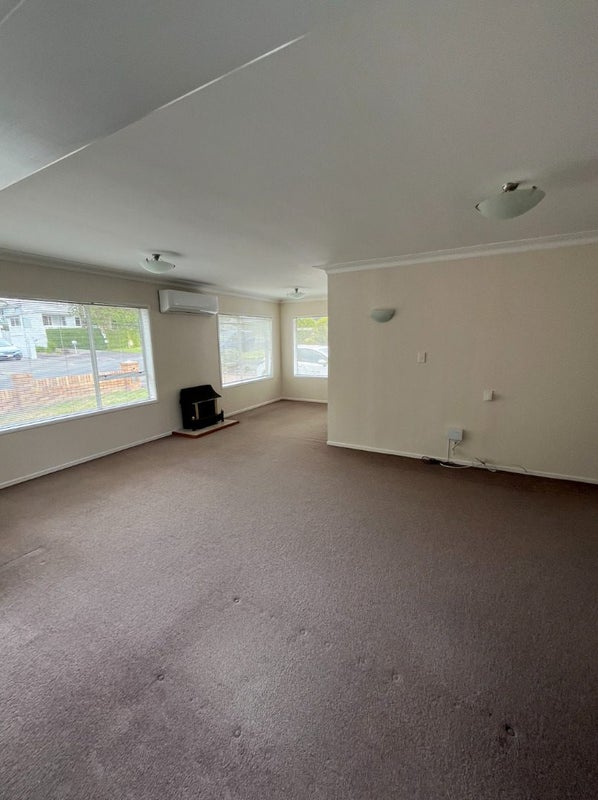2/1 Sylvan Park Avenue, Milford, Auckland - Carousel 2