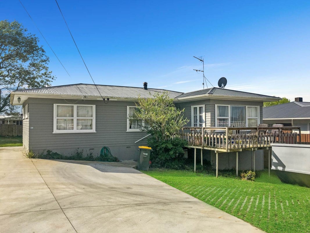 8A Fairclough Road, Beach Haven, Auckland - Carousel 1