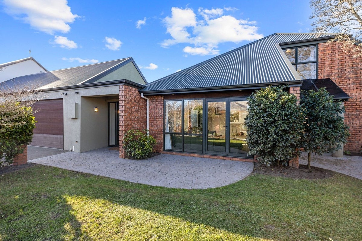 2 Royal Elm Lane, Bryndwr, Christchurch - Carousel 1