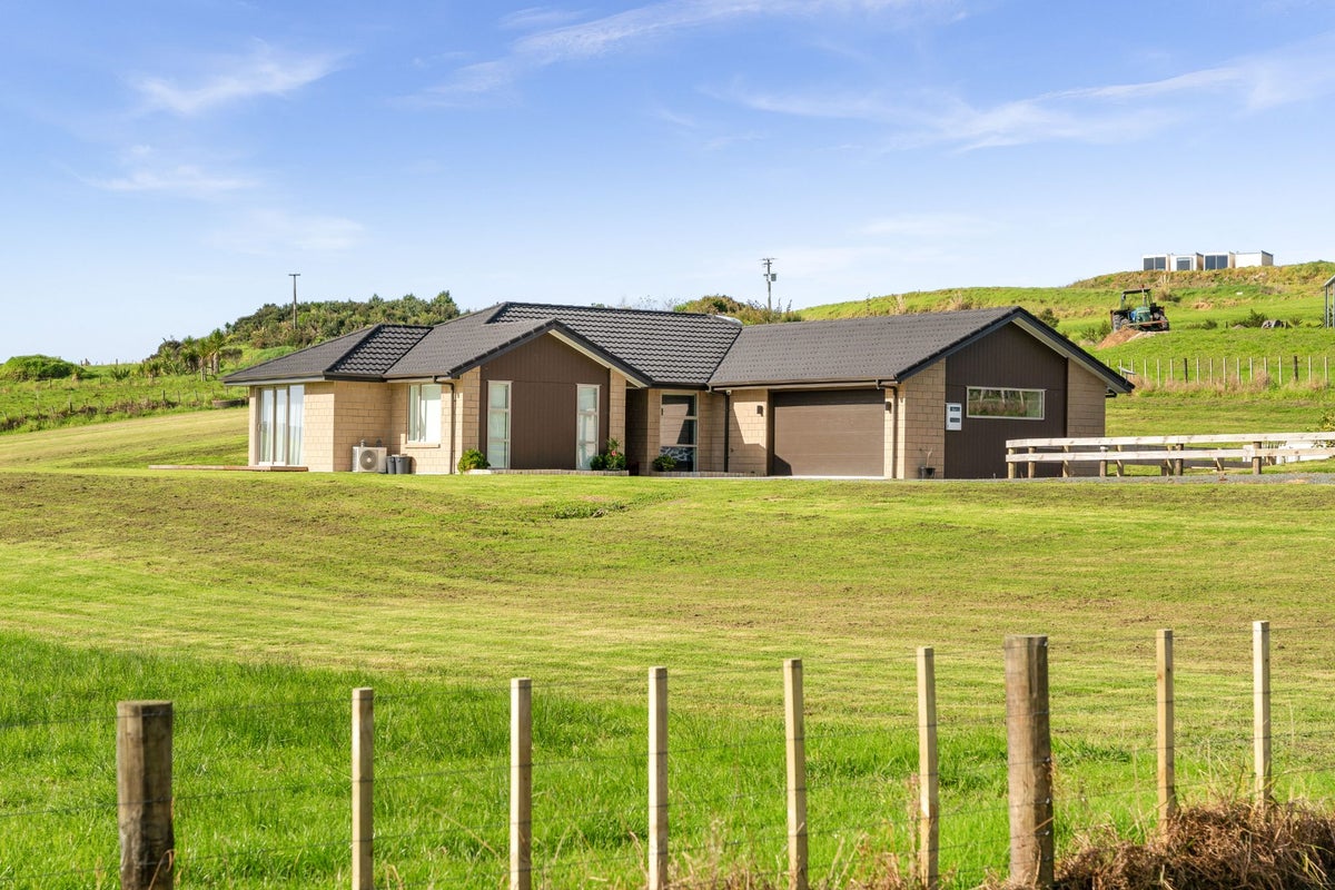 6 Hayes Lane, Hakaru, Kaiwaka - Carousel 30