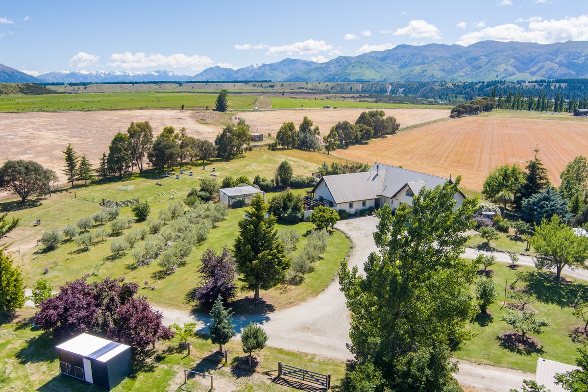 1153 Wanaka-Luggate Highway, Luggate, Wanaka - Carousel 1