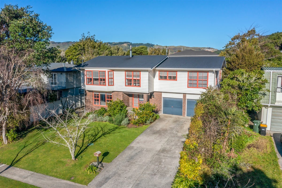 12 Balliol Drive, Tawa, Wellington - Carousel 2