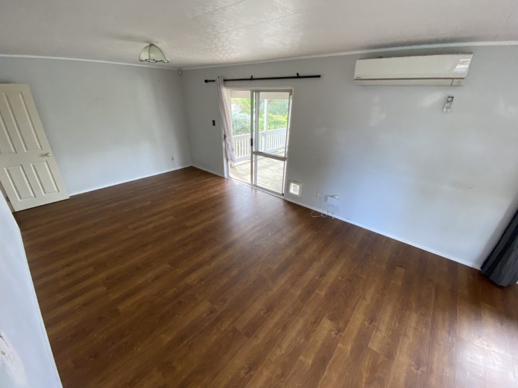 14 Balwyn Place, Clendon Park, Auckland - Carousel 2