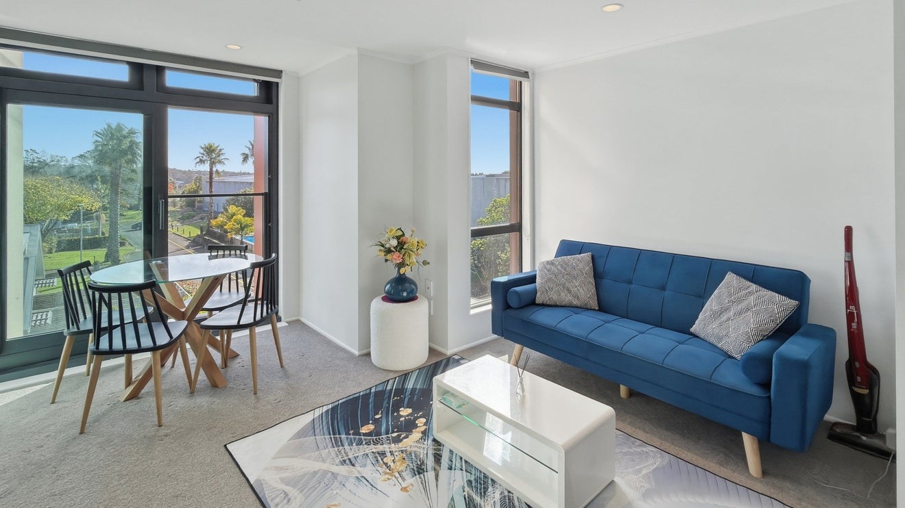 1E/30 Westward Hollow, GLEN EDEN, AUCKLAND - Carousel 1