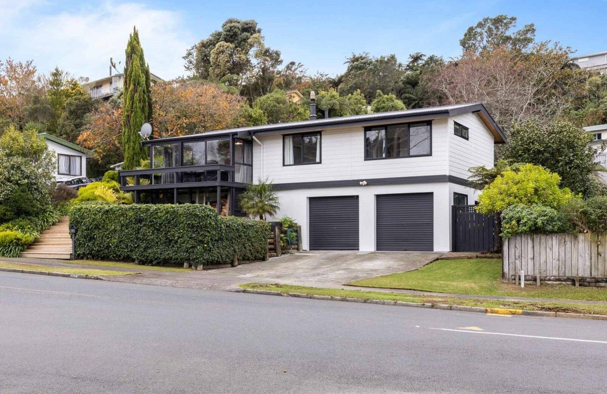 87 Poplar Grove, Whalers Gate, New Plymouth - Carousel 1