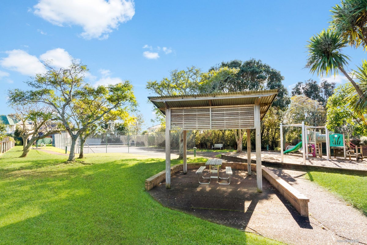 41 Connemara Court, West Harbour, Auckland - Carousel 2