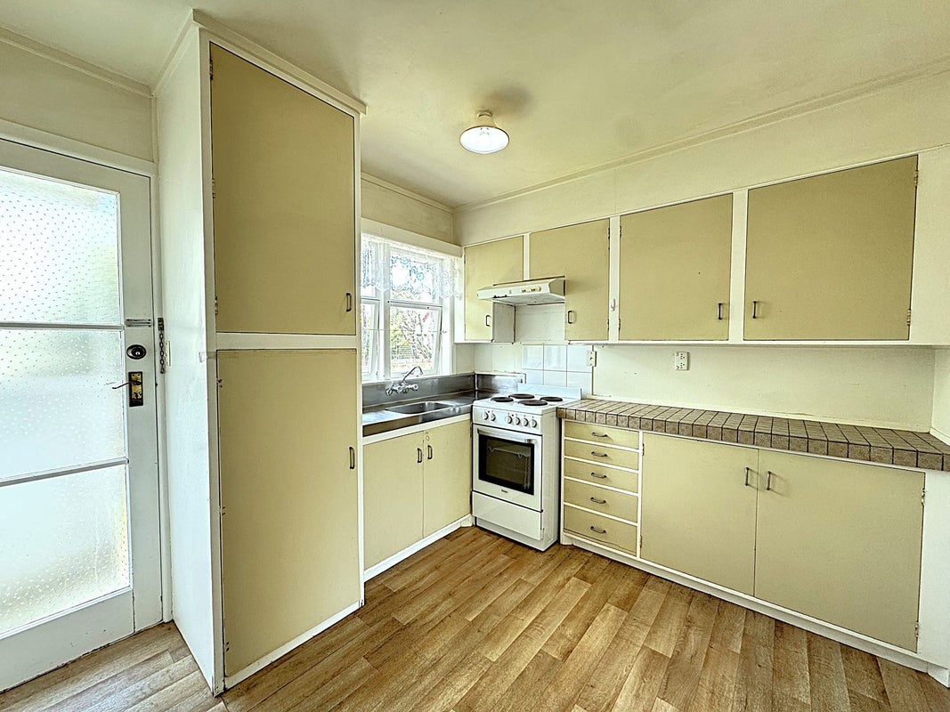 2/1 King Edward Avenue, Epsom, Auckland - Carousel 1