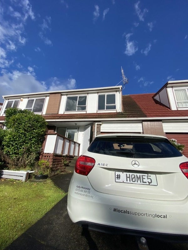 2 Halyard Place, Whitby, Porirua - Carousel 1