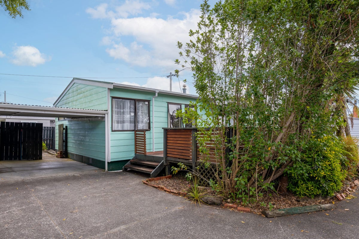 2/180 Henderson Valley Road, Henderson, Auckland - Carousel 22