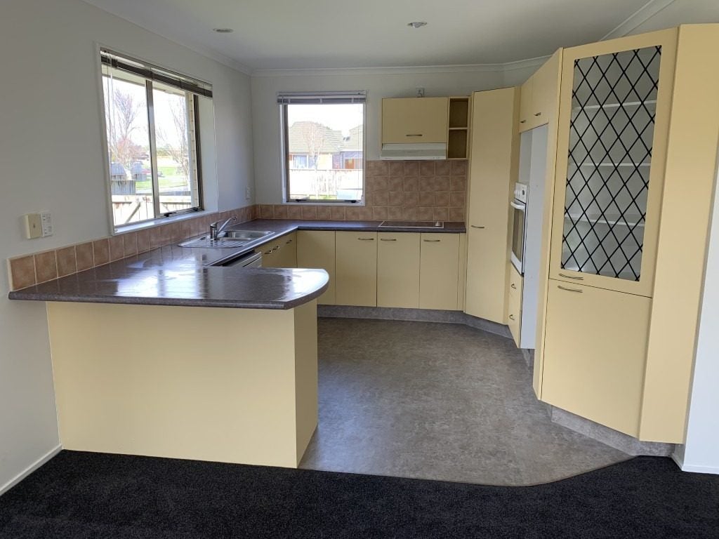 13 Chancery Close, Hamilton East, Hamilton - Carousel 2