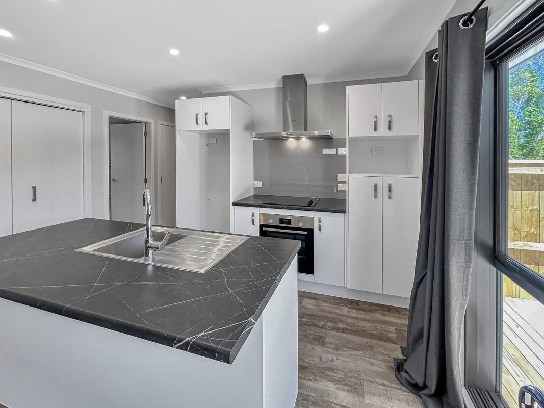 12A Norwich Place, Awapuni, Palmerston North - Carousel 2